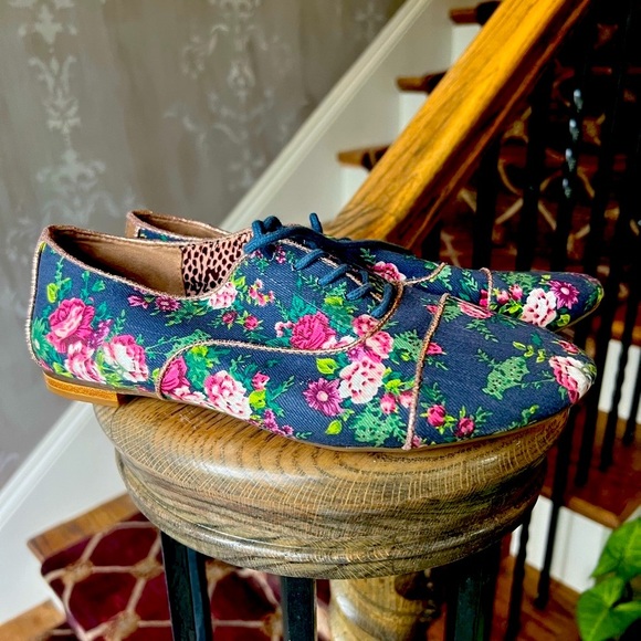 GB Girls fabric floral shoe flats lace up size 8 good condition - Picture 2 of 12